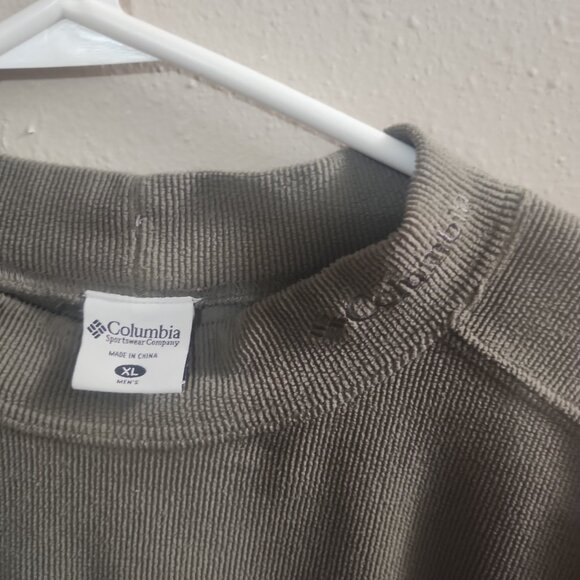 Mens size X Large Columbia Crew Neck - Picture 2 of 3